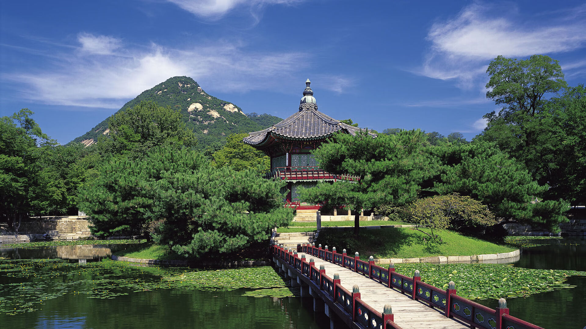 爱游戏在线登录入口-《虚拟偶像与电竞：未来娱乐新局面》，虚拟偶像是否利大于弊