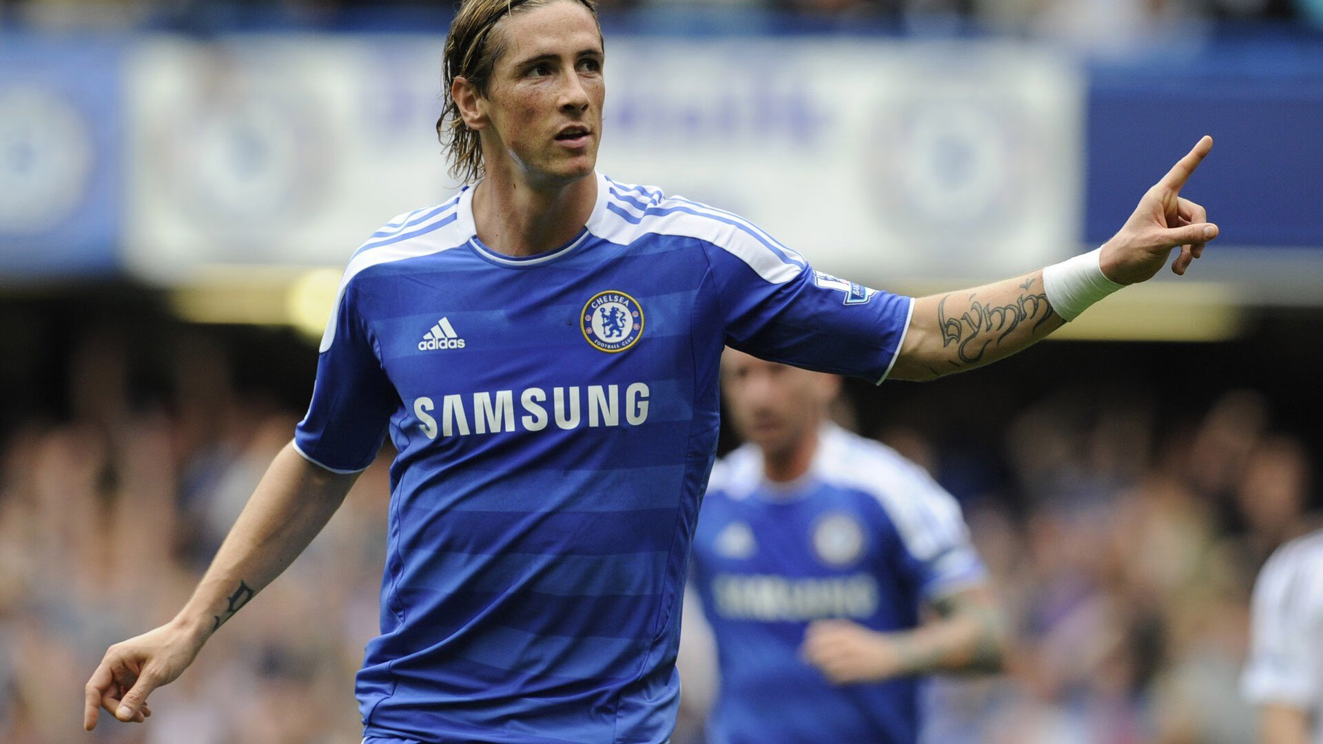 AYXSPORTSAPP-英超黄袍加身，精彩瞬间和战术创新令人期待，英超累计黄牌停赛规则