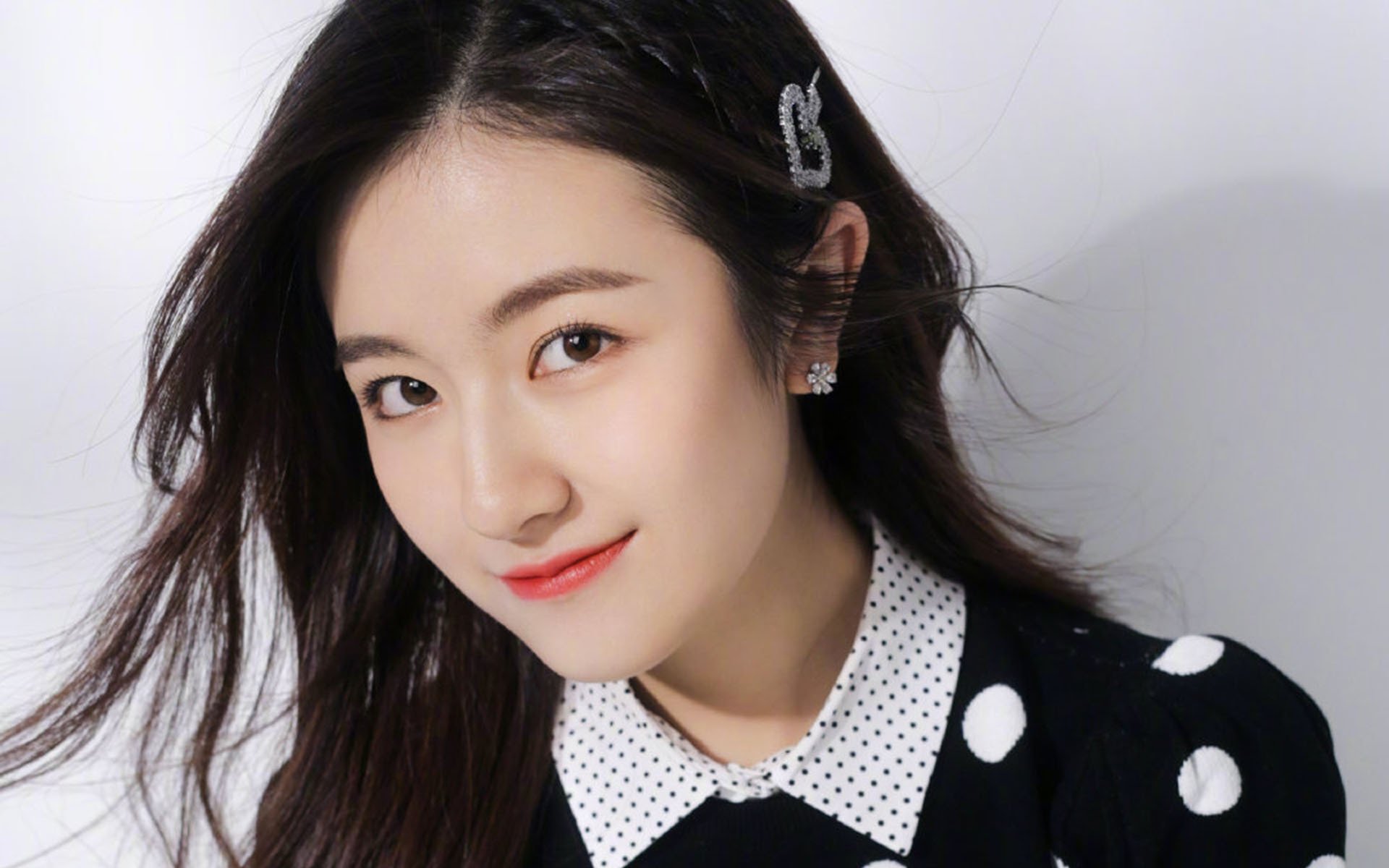 球场赛事热血燃烧，国脚勇夺头筹，国足 场地