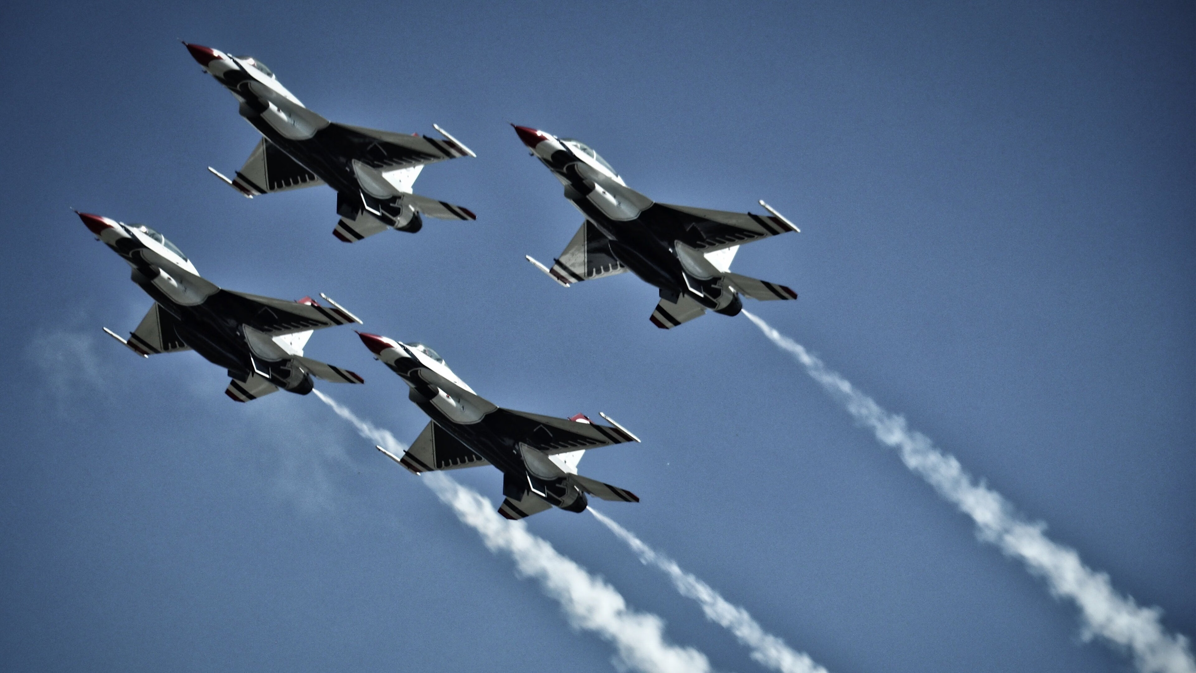 爱游戏官方-不来梅双边路推进造成对手混乱，不来梅最强阵容