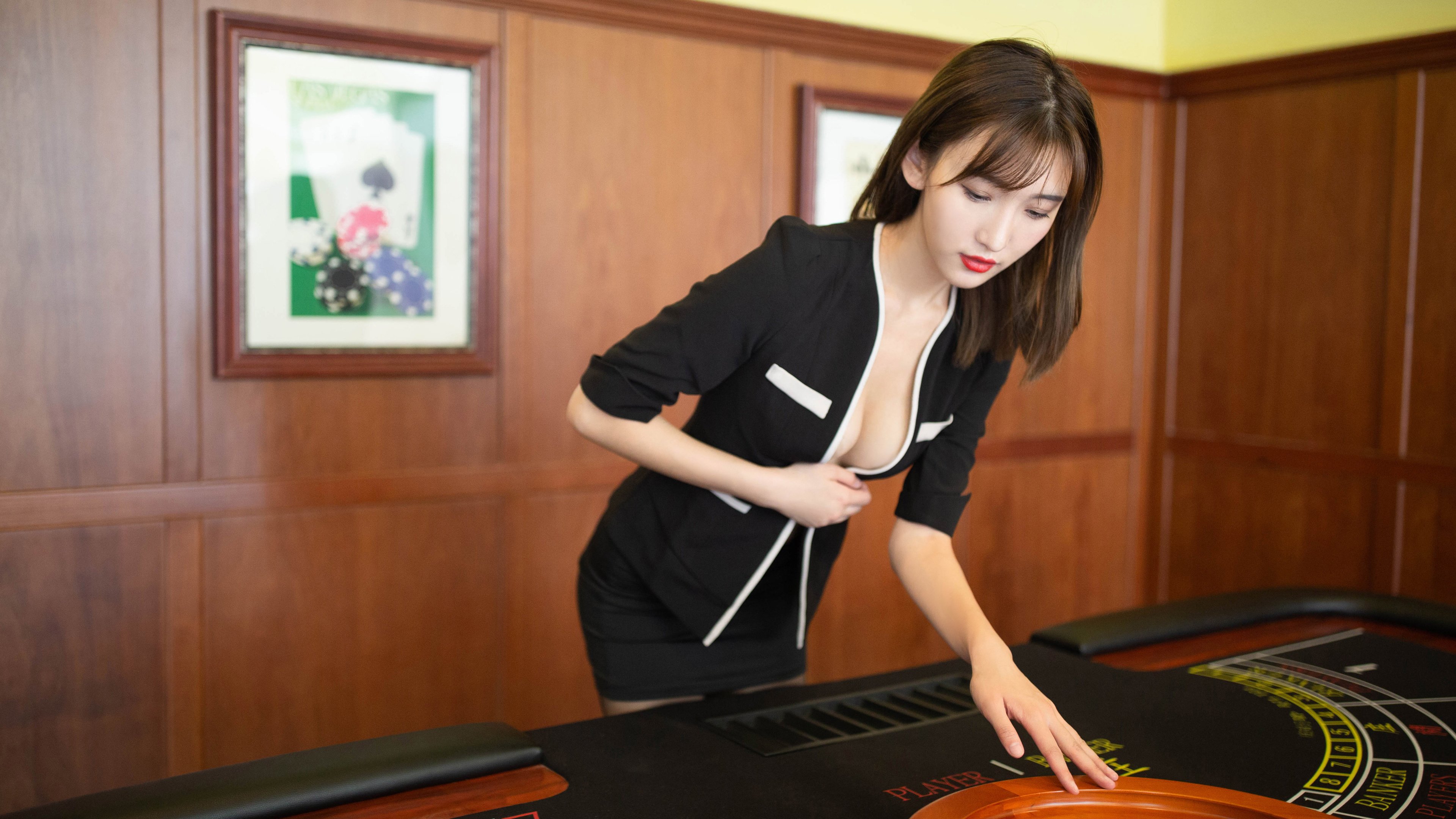 荷兰队在欧洲预赛中表现突出，晋级在即